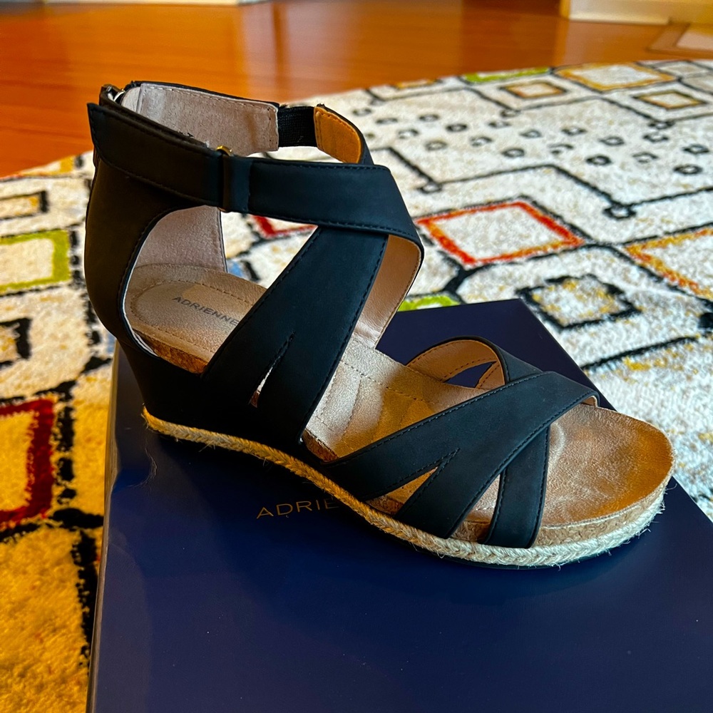 **NIB** Adrienne Vittadini Women’s Wedge Sandals